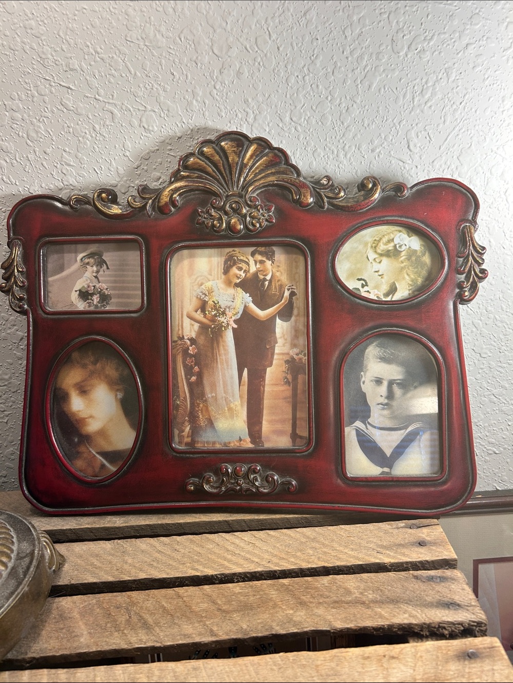 Vintage-Style Red/Brown Multi-Opening Photo Frame Victorian inspired